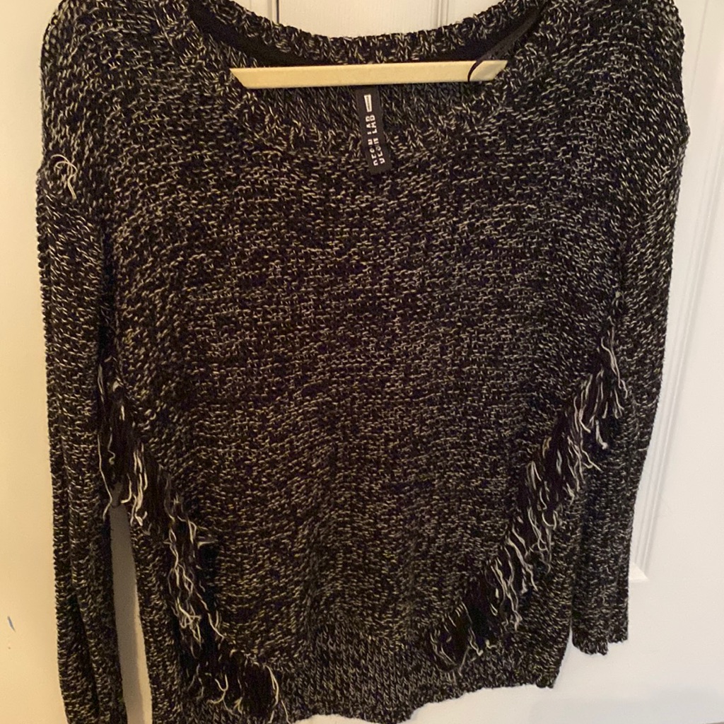 Design Lab Sweater Size Medium